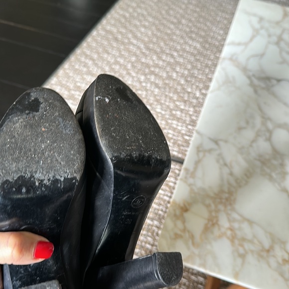 Chanel authentic knee high black leather boots .. zipper in the back - Picture 7 of 10